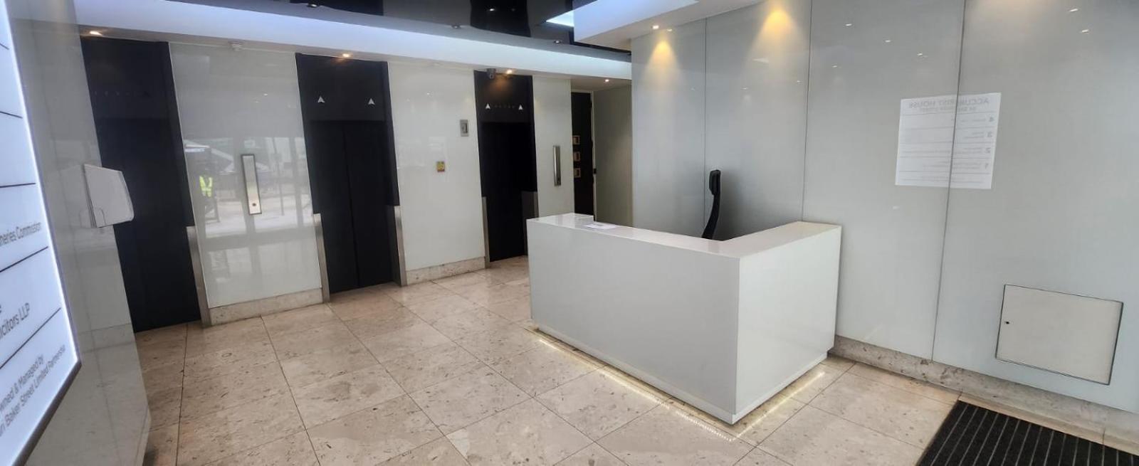Проживание в семье Floor In Baker St *